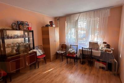 Apartament cu 3 camere semidecomandat în Tomis Nord