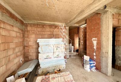 Jumatate de duplex de vanzare cu 5 camere despartit prin garaj - 8