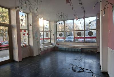 Central - Sp Com - 100 mp  / vitrina stradala 22 m / pretabil orice activitate - 1