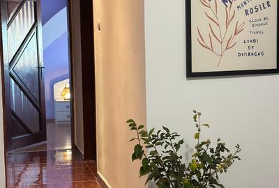 Vand apartament 3 camere zona Lebada - 1