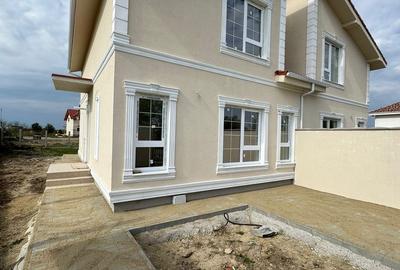 Duplex despartit prin camera tehnica - 4 camere Toate Utilitatile - 3