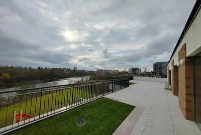 Penthouse cu 3 camere decomandat în Sisești