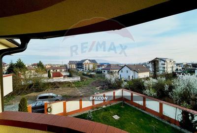 DE INCHIRIAT: Apartament cu 2 camere-strada Victoriei - 14