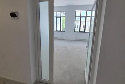 Vila 1200 mp Cismigiu Renovata cu parcare diverse activitati - 9