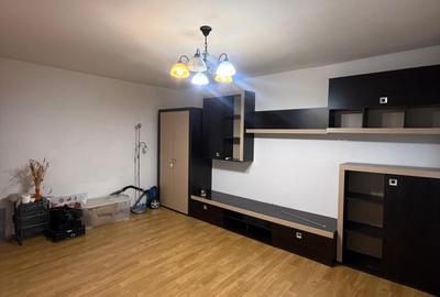 Apartament cu 3 camere decomandat în Plopilor