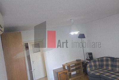 Garsonieră decomandată, mobilată în Costin Georgian