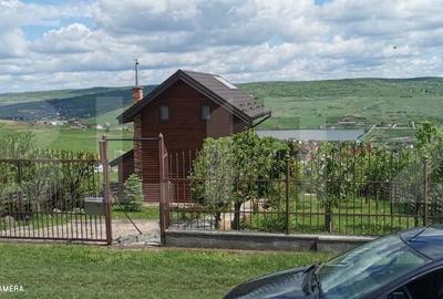 Căsuță cochetă cu panoramă superbă asupra satului Câmpenești și a lacurilor - 2