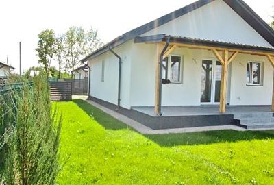 Casa individuală  cu 2 dormitoare , 2 băi + terasă acoperită - 1