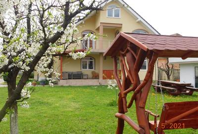 Casă individuală cu 7 camere în Sângeorgiu de Mureș