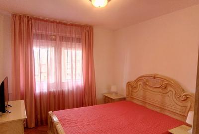 Apartament cu 4 camere decomandat în P-ța Victoriei