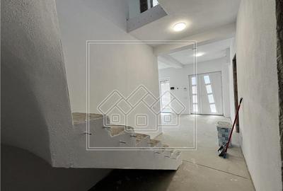Casa de vanzare in Sibiu - noua, individuala, teren 335 mp - zona buna - 16