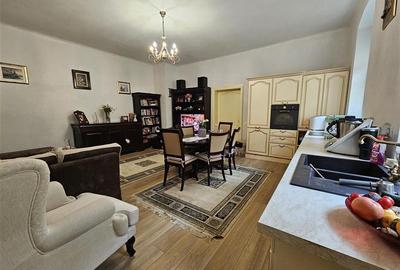 Apartament deosebit cu 3 camere str. Castelului - 12