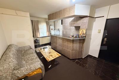 Apartament cu 3 camere decomandat, mobilat în Calea București