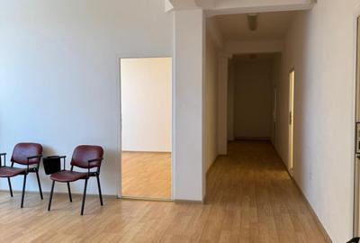 Zona pietii Tractorul, 900 mp, spatii comerciale dispuse pe doua etaje - 20
