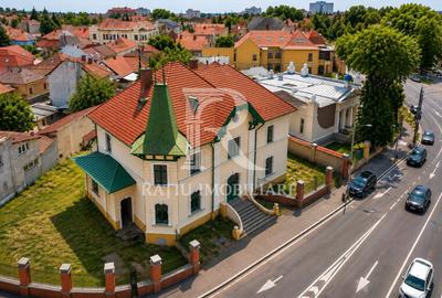 Casă individuală cu 10 camere în Ultracentral