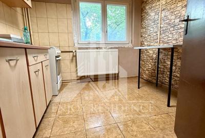 Garsonieră decomandată în Vitan