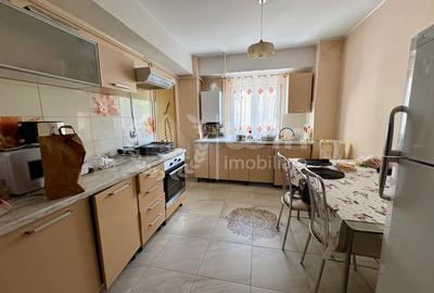 Apartament cu 3 camere decomandat, mobilat în Central