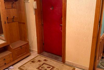 De VÂNZARE: Apartament e cu 3 camere, Decomandat – Etaj 1/3 - 2