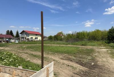 Teren intravilan in Crevedia, 3 loturi 650mp, 30000euro/lot, deschidere 20m - 2