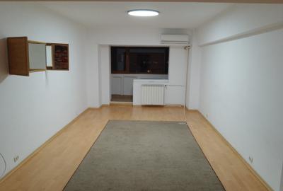 Apartament cu 4 camere decomandat în P-ța Alba Iulia