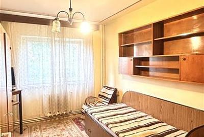 Apartament cu 3 camere decomandat în Astra