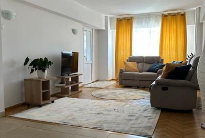 Apartament cu 4 camere decomandat, mobilat în P-ța Romană