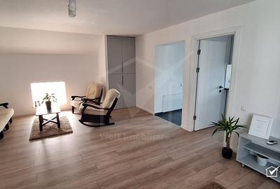 Apartament cu 3 camere semidecomandat, mobilat în Gruia
