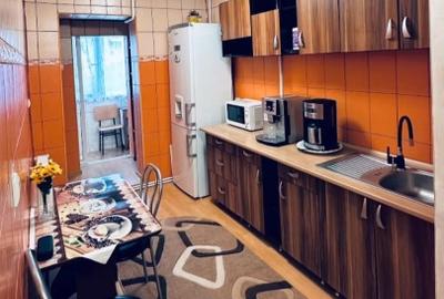 Apartament cu 2 camere decomandat în Micro 20
