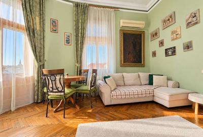 Apartament în Piața Libertății | Clădire istorică, balcon cu vedere spre piață - 3