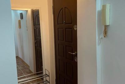 Apartament cu 2 camere semidecomandat în Girocului