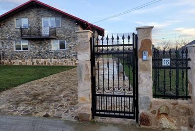 Casă individuală cu 5 camere în Vârfu Câmpului
