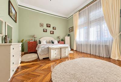 Apartament în Piața Libertății | Clădire istorică, balcon cu vedere spre piață - 8