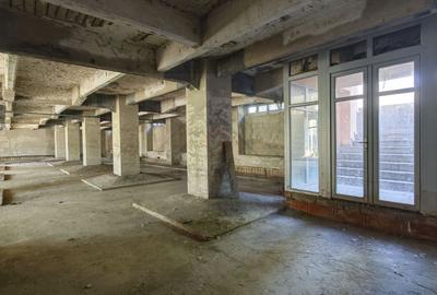 Spațiu comercial, de 381.4 mp, în Central