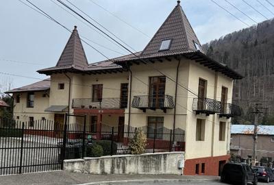 Casă individuală cu 8 camere în Sinaia
