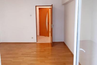 Apartament cu 3 camere decomandat în Decebal