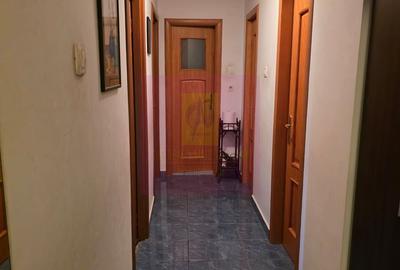 Apartament cu 3 camere decomandat în Unirii