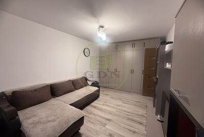 Apartament cu 3 camere decomandat, mobilat în Craiovița Nouă
