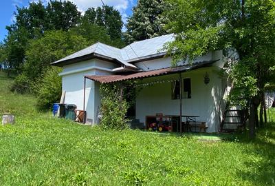 Casă individuală cu 4 camere în Bascovele