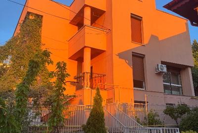 Casa ultracentrala de inchiriat - 1
