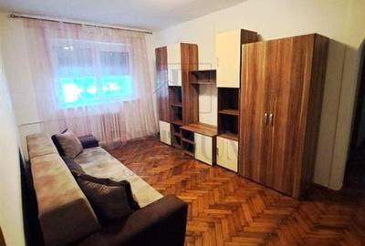 Apartament cu 3 camere semidecomandat în Dacia