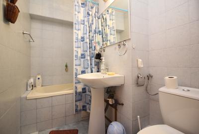 3 camere cu living de 31 mp, dormitoare de 14 și 12, bucătărie de 10,  centrală - 14