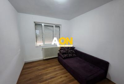De vanzare apartament 3 camere zona Cetate - 2