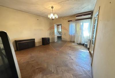 Teren 1100 mp si Casa Strada Luica Sector 4 - 9