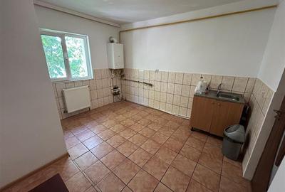 Apartament cu 3 camere de vanzare, zona Piata Moldovei - 8