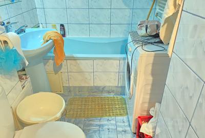 Vand apartament 3 camere semidecomandat in Deva, zona Micro 15, etaj 3, - 5