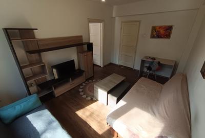 Apartament cu 2 camere semidecomandat, mobilat în Horea