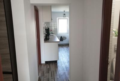 Apartament cu 3 camere decomandat, mobilat în Central