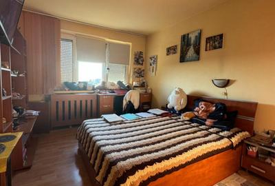 Apartament cu 3 camere decomandat, mobilat în Giurgiului