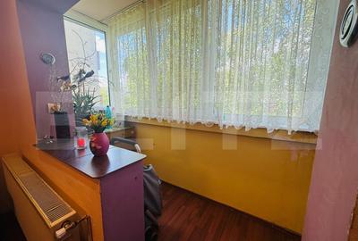 Apartament 4 camere Tractorul/ 2 bai/ 2 spatii de depozitare/etaj intermediar - 3