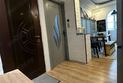 Apartament cu 3 camere decomandat în Aradului